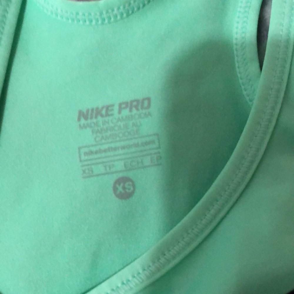 Nike Pro Tank - Picture 2 of 6